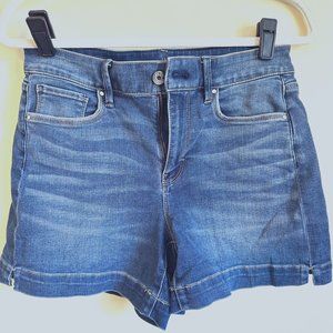 White House Black Market High-Rise Everyday Soft Denim 5-Inch Jean Shorts Size 4